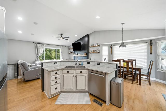 843 S Carriage Ct, Maize, KS 67101