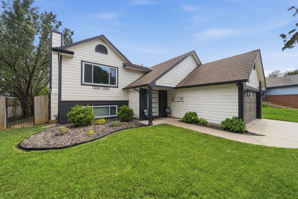 843 S Carriage Ct, Maize, KS 67101