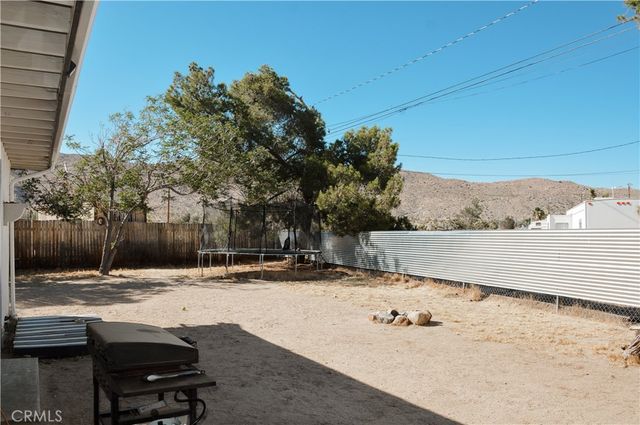 7177 Sunny Place, Yucca Valley, CA 92284