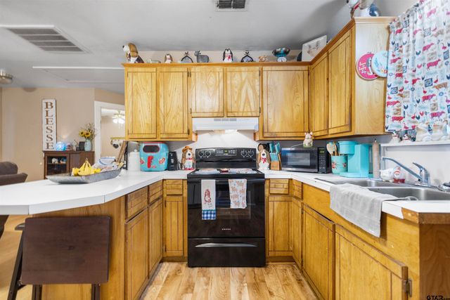 131 Lewis St., Grand Saline, TX 75140