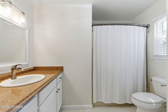 10 Ravenwood Court, Freehold, NJ 07728