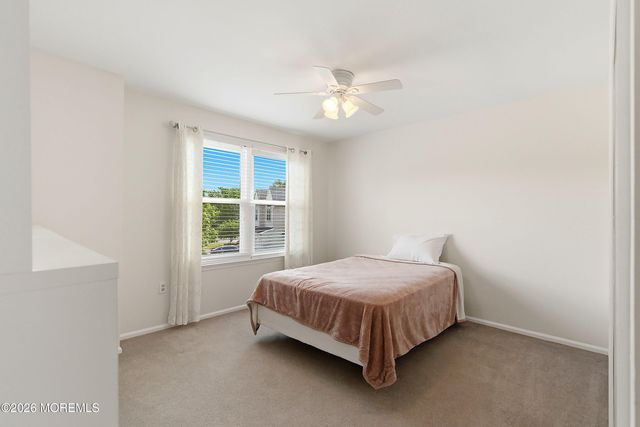 10 Ravenwood Court, Freehold, NJ 07728