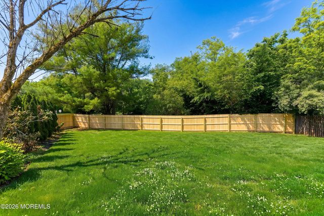 10 Ravenwood Court, Freehold, NJ 07728