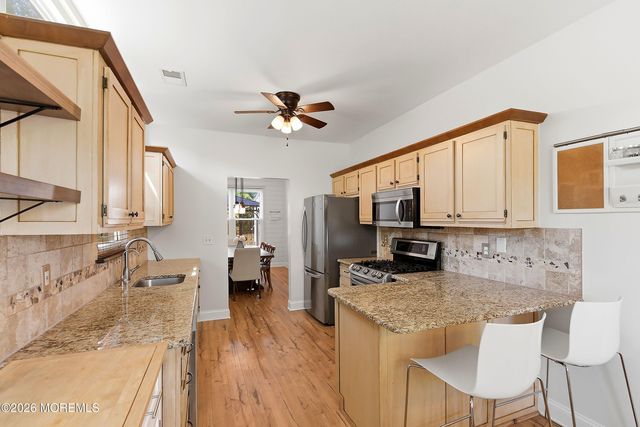 10 Ravenwood Court, Freehold, NJ 07728