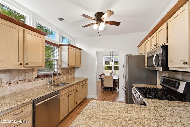 10 Ravenwood Court, Freehold, NJ 07728