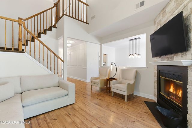 10 Ravenwood Court, Freehold, NJ 07728