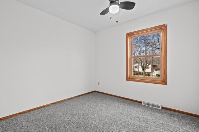 2127 Bonnie LANE, Waukesha, WI 53188