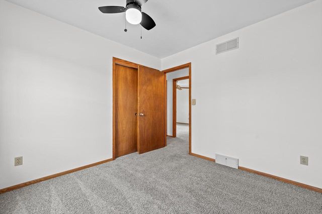 2127 Bonnie LANE, Waukesha, WI 53188