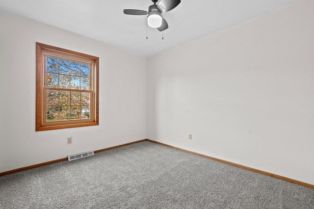 2127 Bonnie LANE, Waukesha, WI 53188