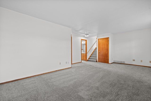 2127 Bonnie LANE, Waukesha, WI 53188