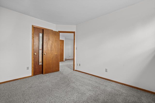 2127 Bonnie LANE, Waukesha, WI 53188