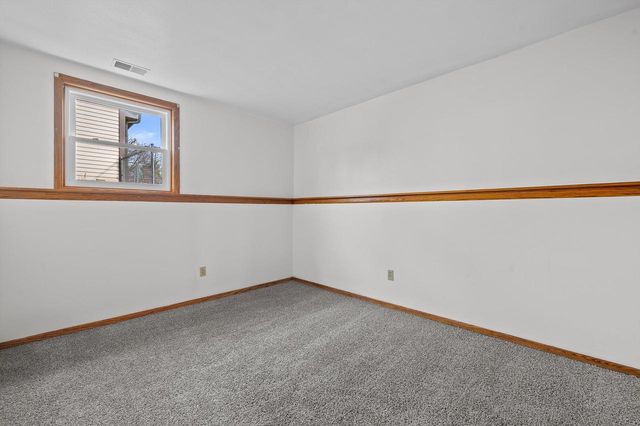 2127 Bonnie LANE, Waukesha, WI 53188