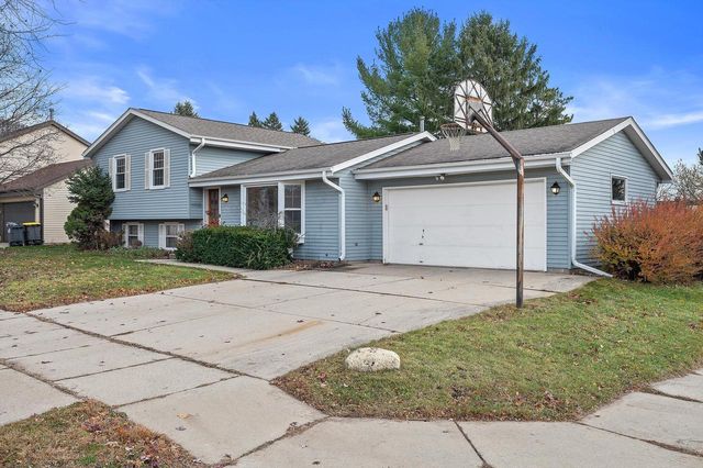2127 Bonnie LANE, Waukesha, WI 53188