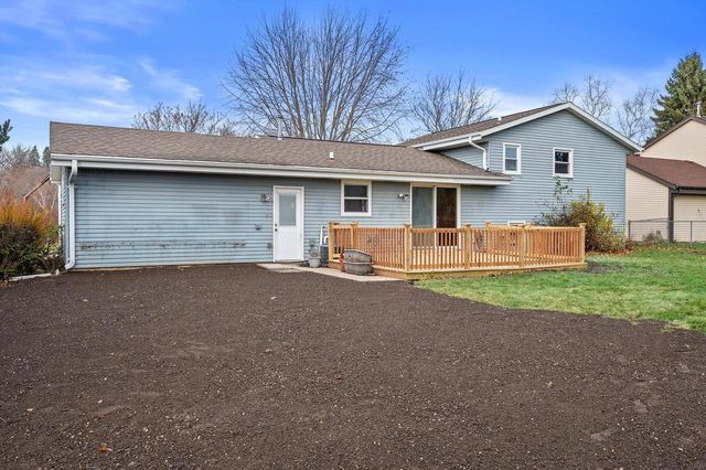 2127 Bonnie LANE, Waukesha, WI 53188