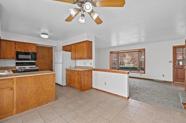 2127 Bonnie LANE, Waukesha, WI 53188