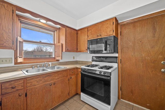 2127 Bonnie LANE, Waukesha, WI 53188