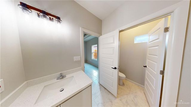 905 W 8th Street, Mission, TX 78572