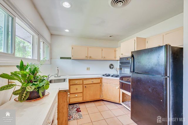 18 Stanworth Road, South Brunswick, NJ 08824