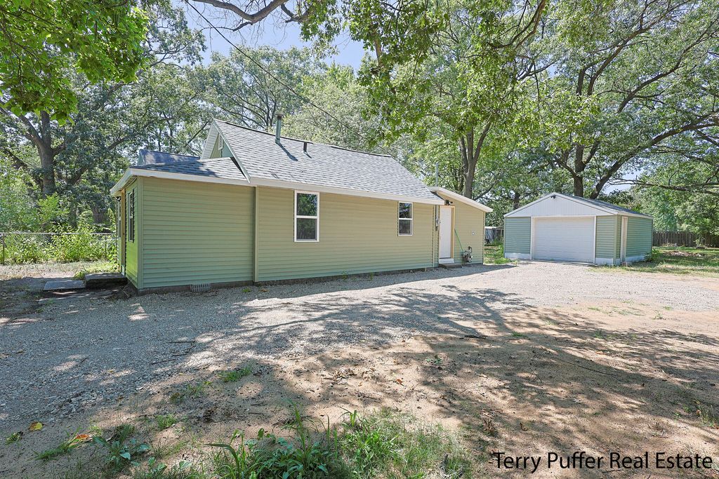 2657 Roberts Street, Norton Shores City, MI 49444