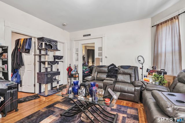 196 Blatchley Avenue, New Haven, CT 06513
