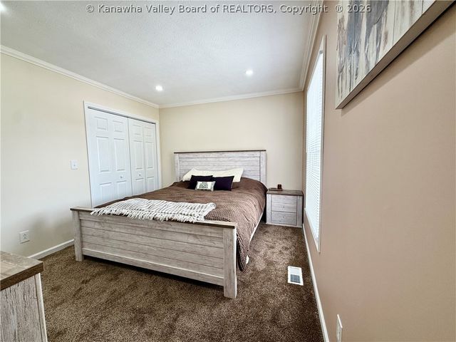 219 Westmoreland Drive, Dunbar, WV 25064