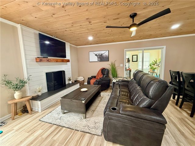 219 Westmoreland Drive, Dunbar, WV 25064