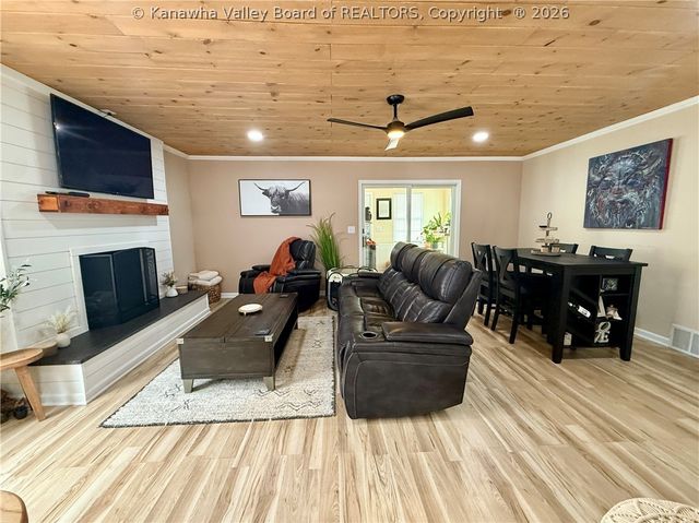 219 Westmoreland Drive, Dunbar, WV 25064