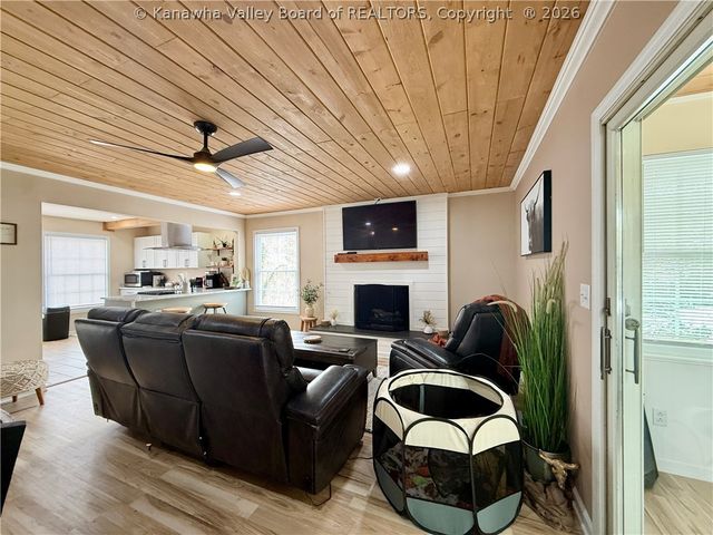 219 Westmoreland Drive, Dunbar, WV 25064