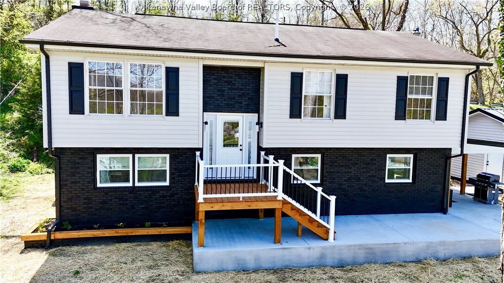 219 Westmoreland Drive, Dunbar, WV 25064