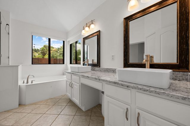 6110 Ginita LN, Austin, TX 78739