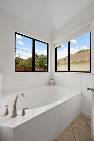 6110 Ginita LN, Austin, TX 78739