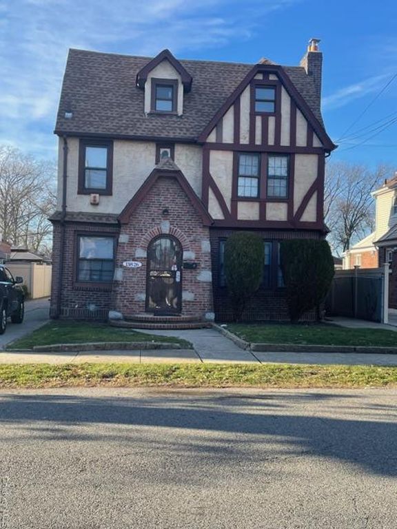 13826 223rd Street 1 st Floor, Laurelton, NY 11413