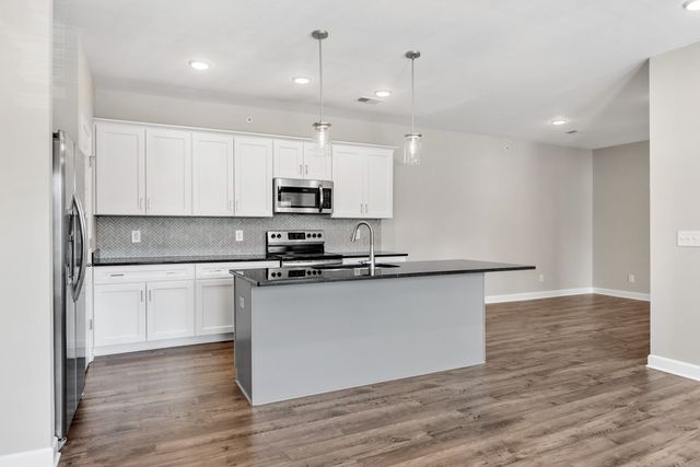 7483 Highway 70 S Apt 304, Nashville, TN 37221
