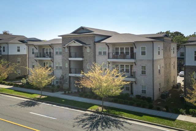 7483 Highway 70 S Apt 304, Nashville, TN 37221