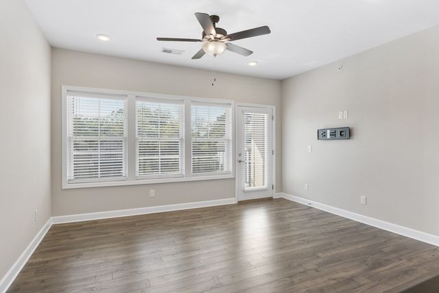 7483 Highway 70 S Apt 304, Nashville, TN 37221