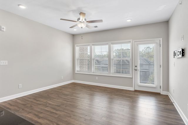 7483 Highway 70 S Apt 304, Nashville, TN 37221