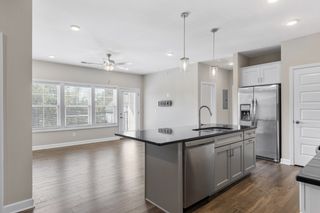 7483 Highway 70 S Apt 304, Nashville, TN 37221