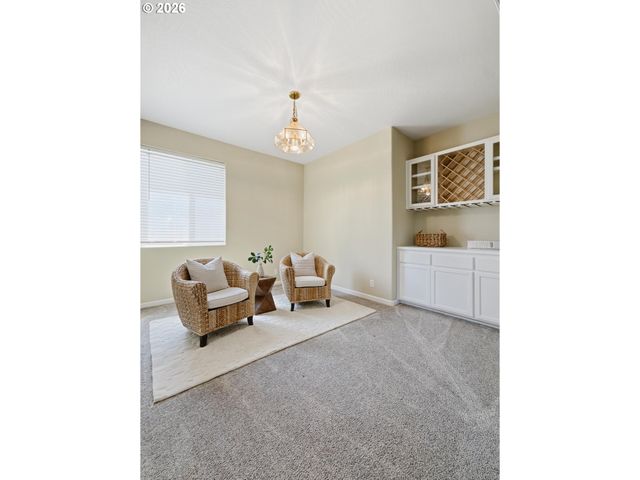 5244 DONOHOE Ave, Eugene, OR 97402