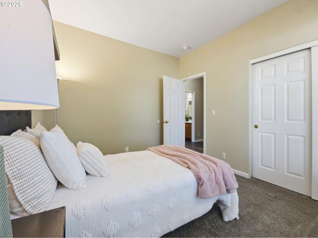 5244 DONOHOE Ave, Eugene, OR 97402