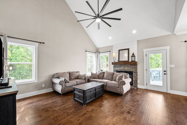 317 Alonzo Pl, Cunningham, TN 37052