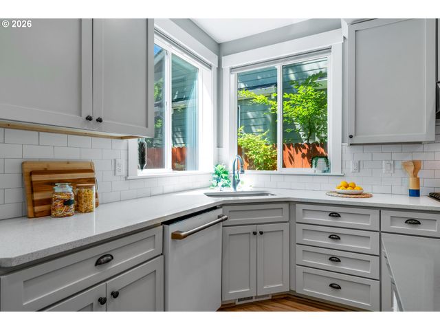 7941 N Courtenay Ave, Portland, OR 97203