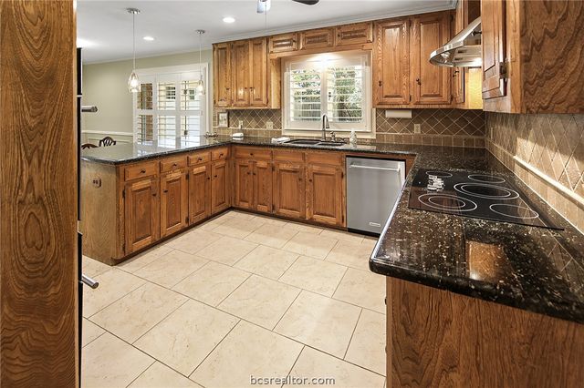 1104 Carmel Court, College Station, TX 77845