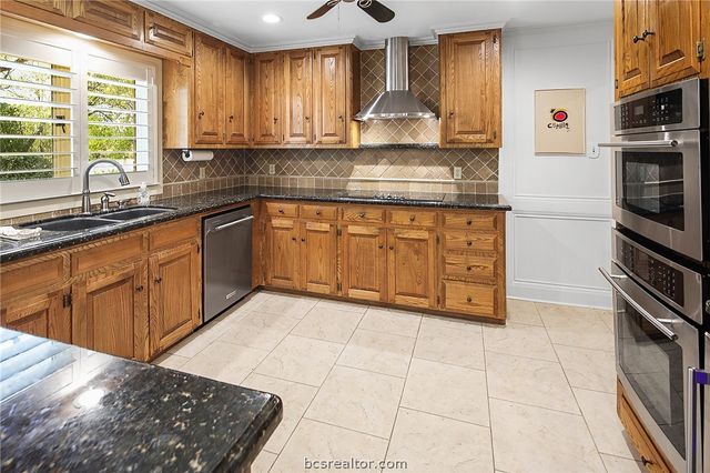 1104 Carmel Court, College Station, TX 77845