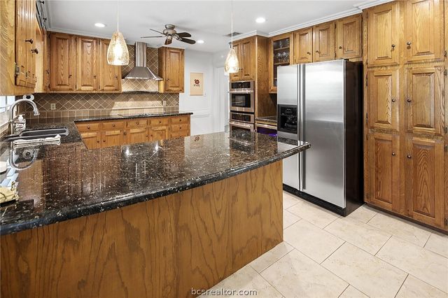 1104 Carmel Court, College Station, TX 77845