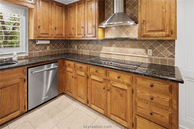 1104 Carmel Court, College Station, TX 77845