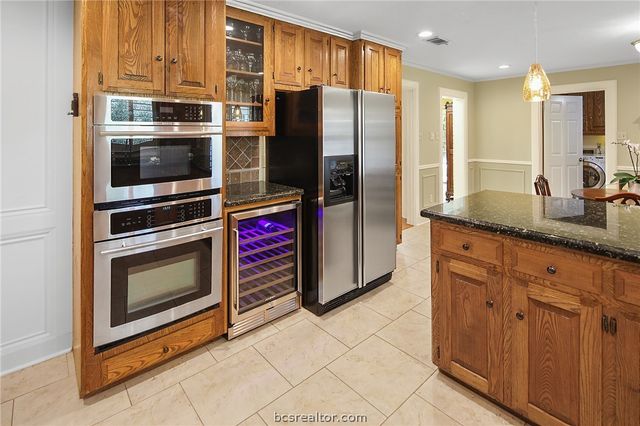 1104 Carmel Court, College Station, TX 77845