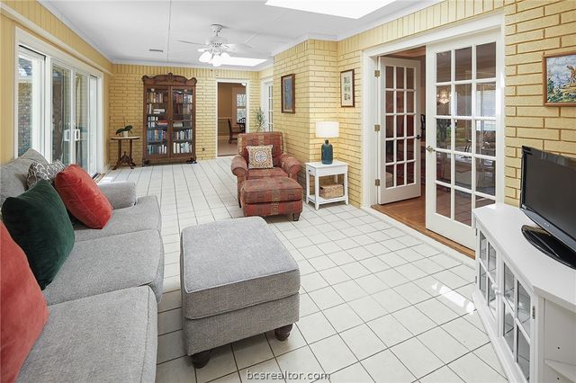 1104 Carmel Court, College Station, TX 77845