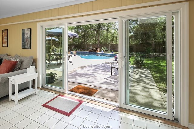 1104 Carmel Court, College Station, TX 77845