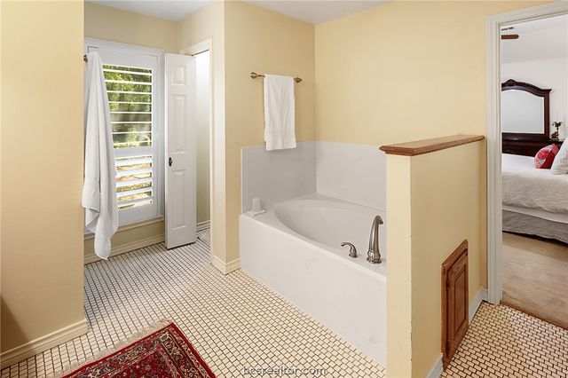 1104 Carmel Court, College Station, TX 77845