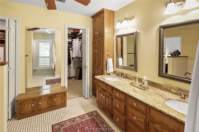 1104 Carmel Court, College Station, TX 77845